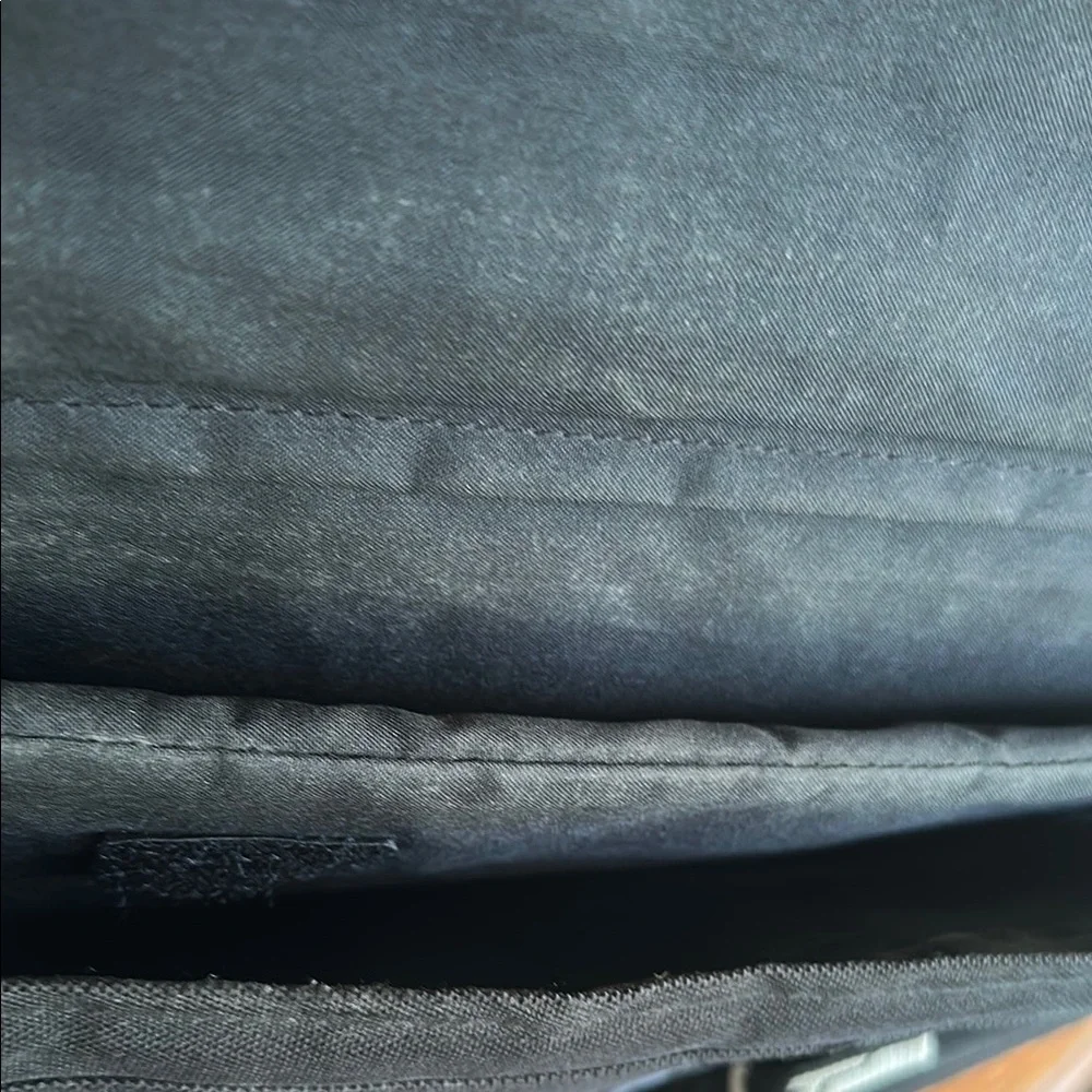 Targus Black and Gray unisex Messenger Bag with Adjustable Strap